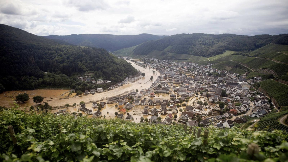 Das überflutete Dernau im Landkreis Ahrweiler im Juli 2021