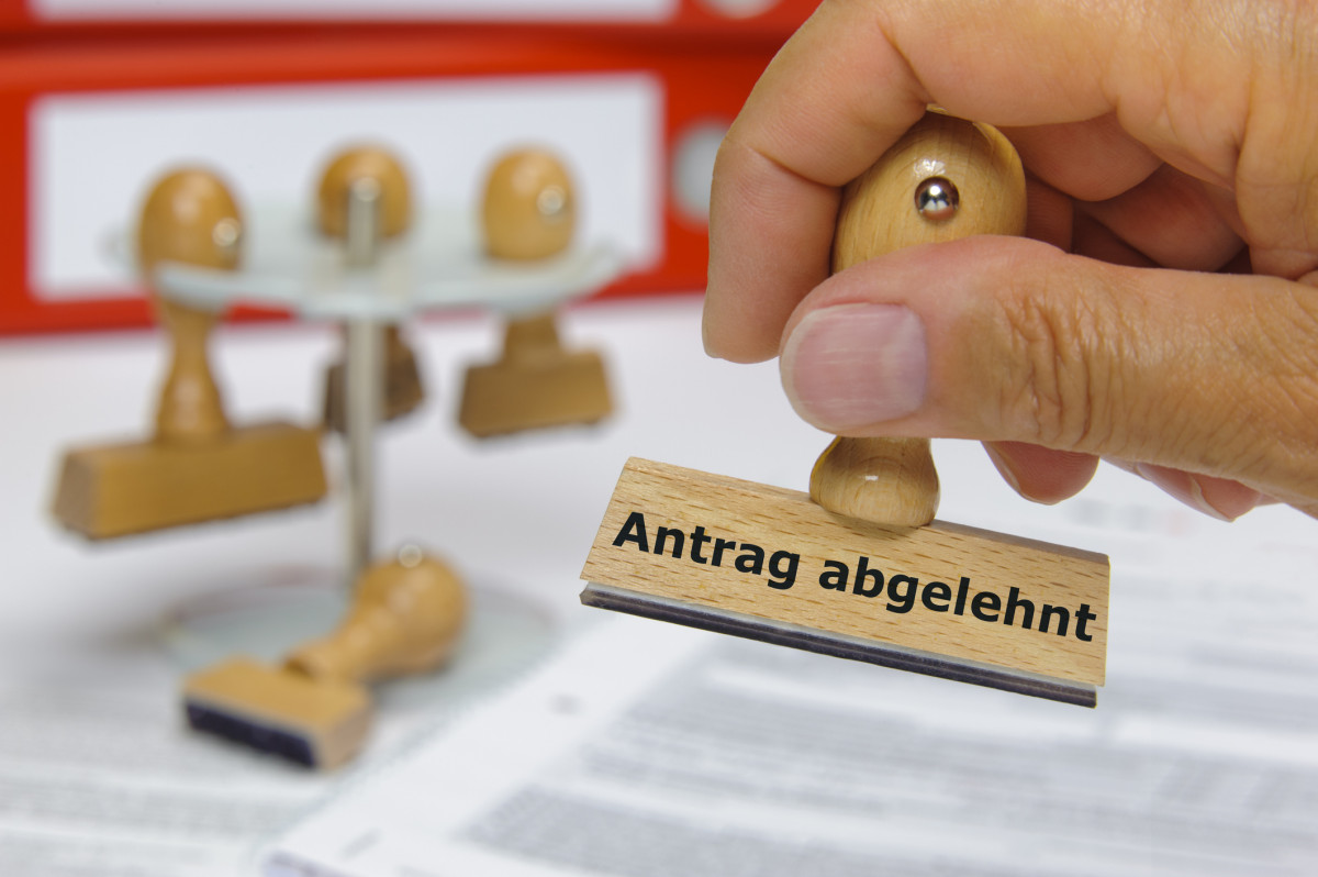 Stempel mit Aufschrift Antrag abgelehnt