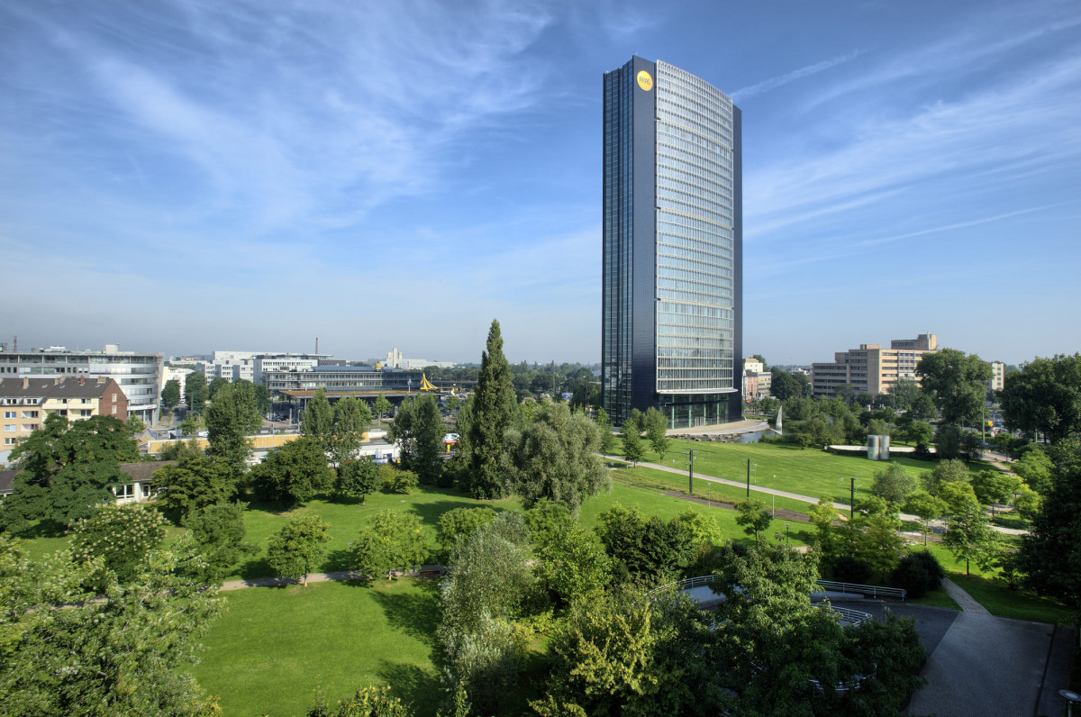 Blick auf den Arag Tower in Düsseldorf