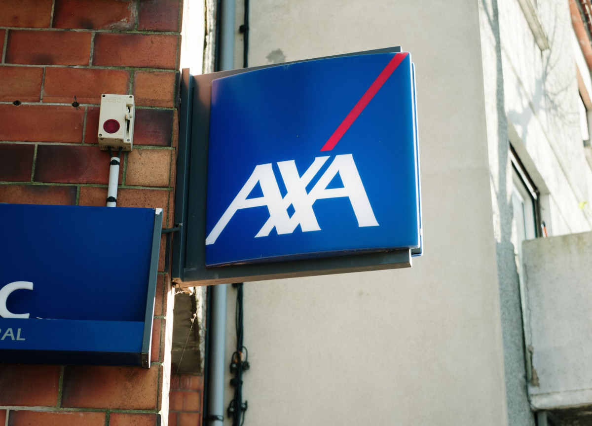 Schild der Axa Versicherung