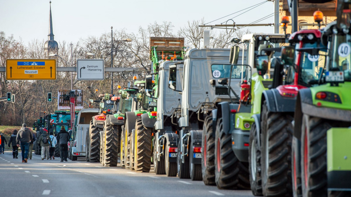 Welche Versicherung zahlt für Demo-Schäden?