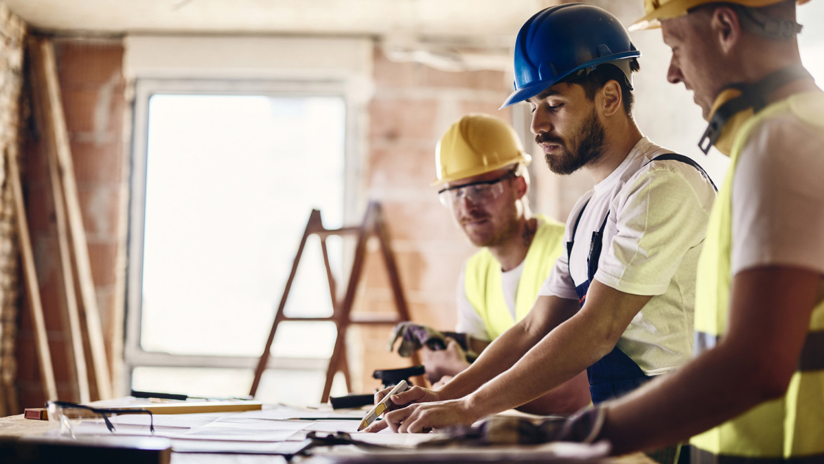Bauarbeiter auf einer Baustelle