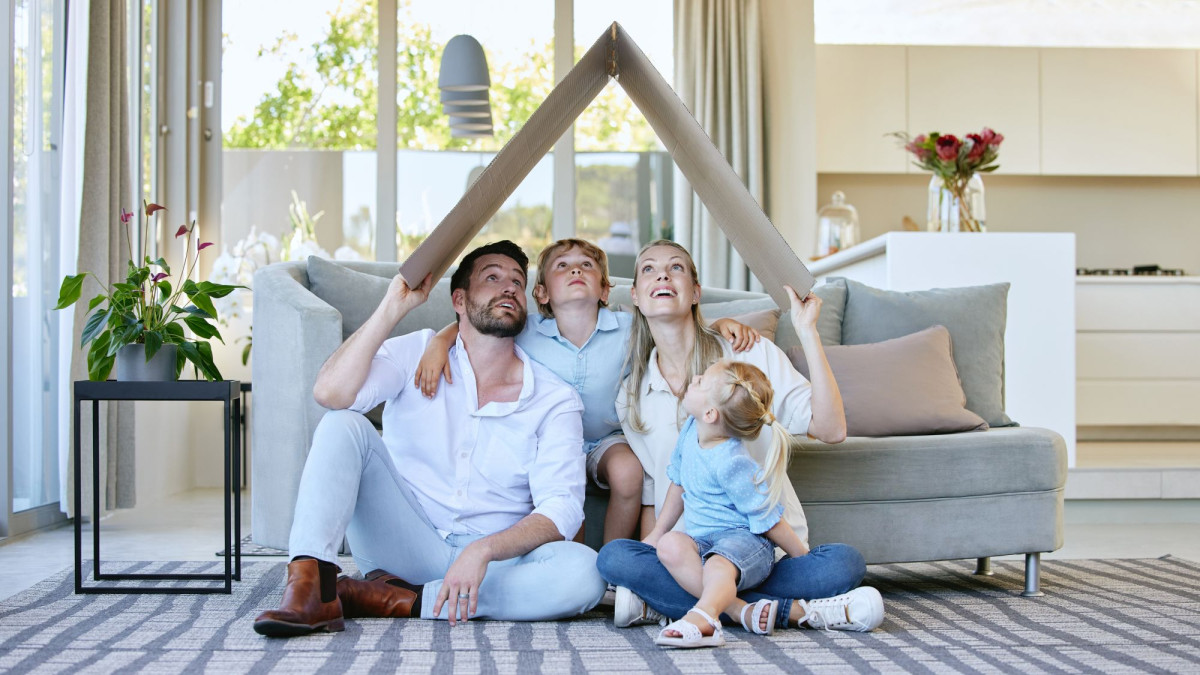 Familie im Eigenheim