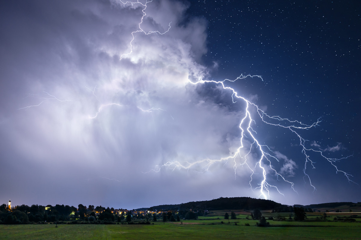 Gewitter über einer ländlichen Landschaft