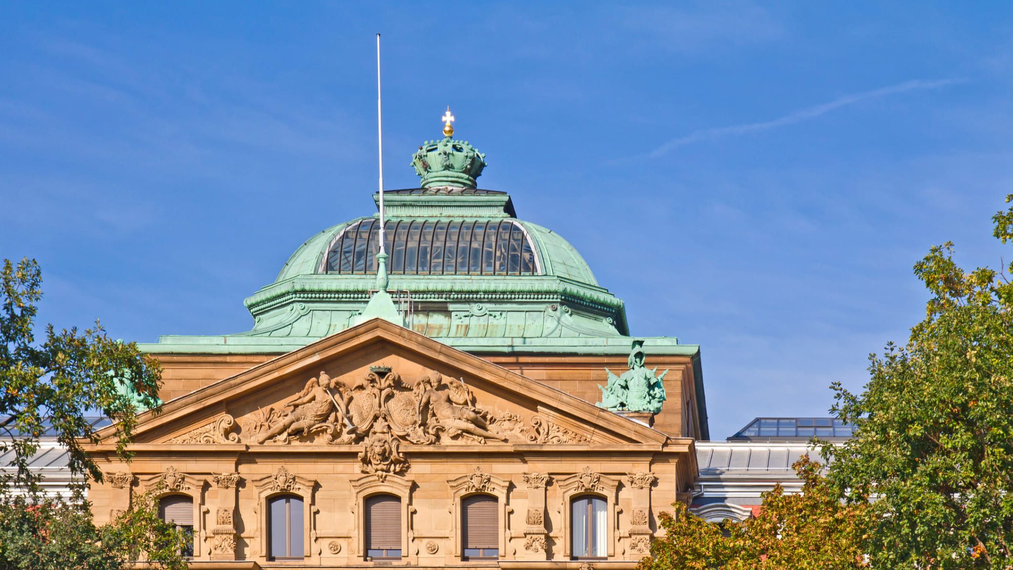 Finanznachrichten Martin Thaler PKV Beitragsanpassungen DKV Feiert   Bundesgerichtshof Bgh Credit Gettyimages Tbe 