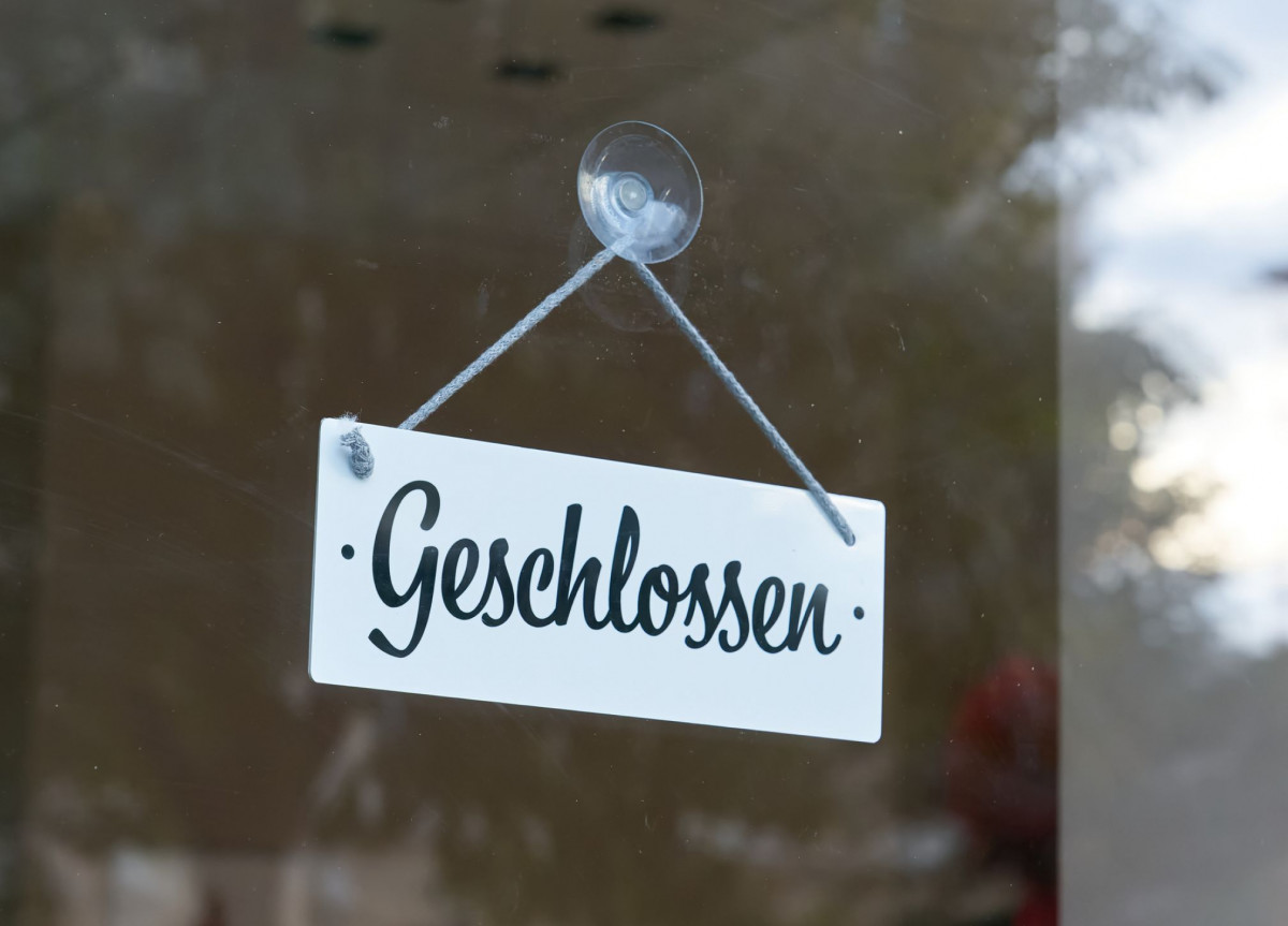 Geschlossen-Schild an einer Tür