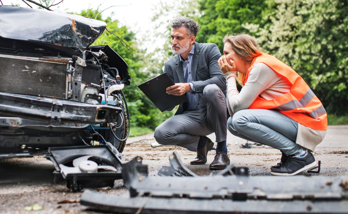 Aufnahme eines Kfz-Schadens durch Sachverständigen