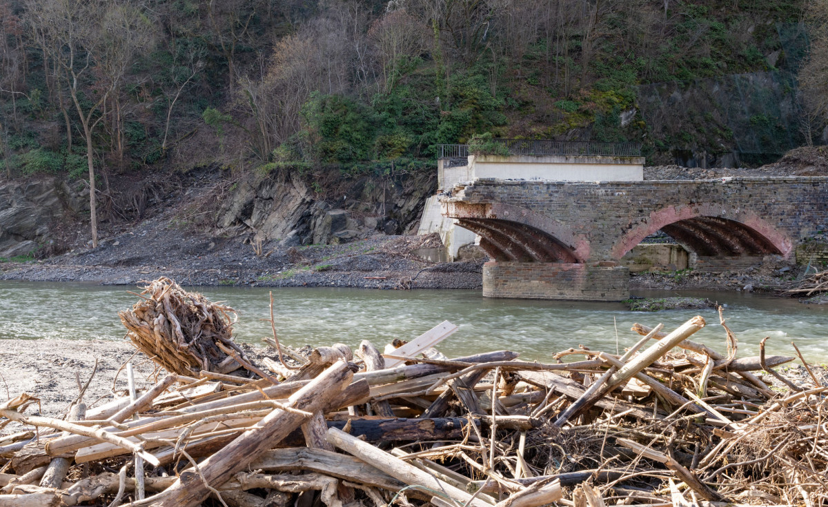 Zerstörte Brücke im Ahrtal