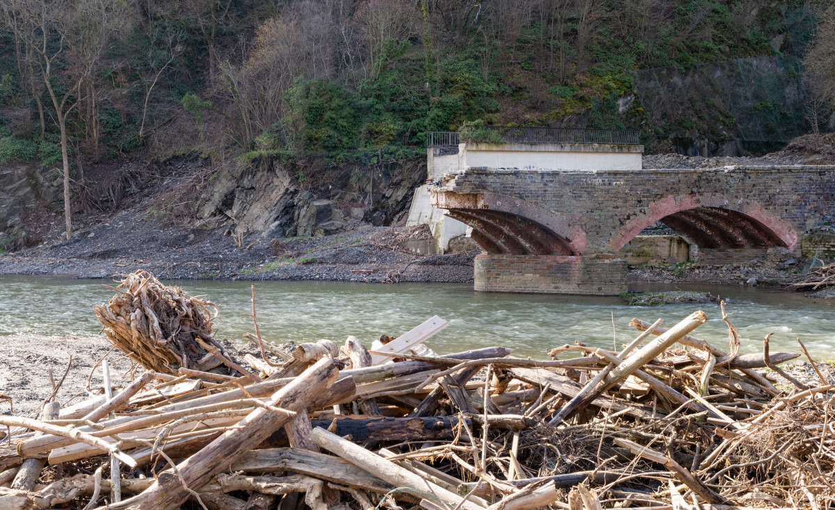 Zerstörte Brücke im Ahrtal