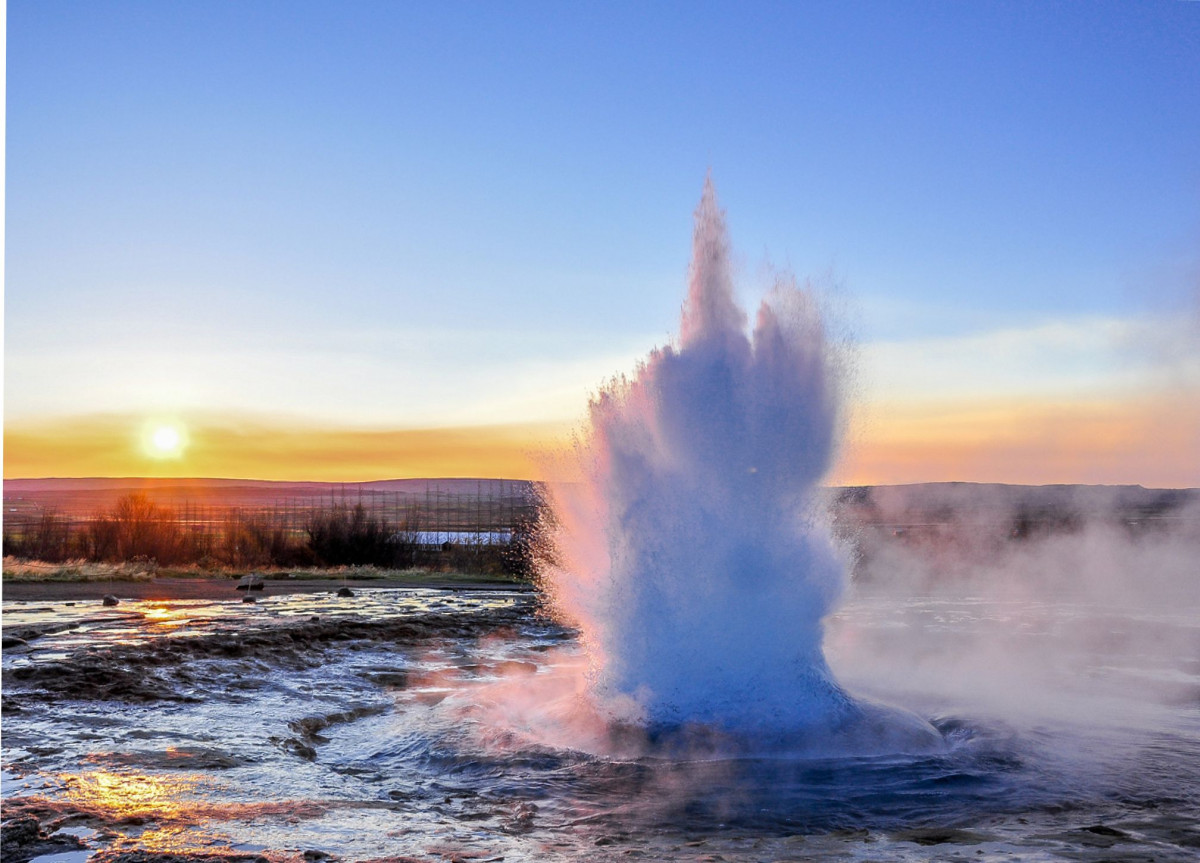 ein ausbrechender Geysir