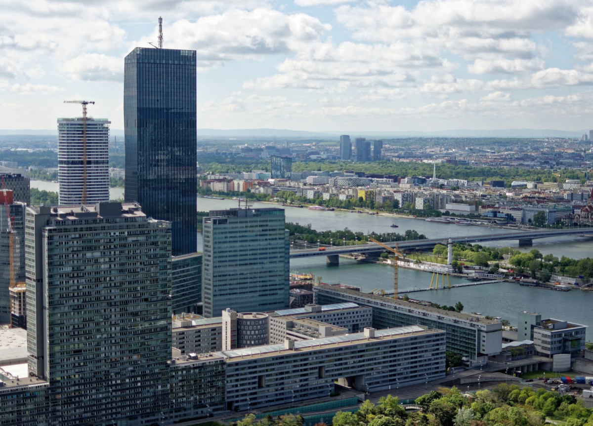 Hochhäuser an der Donau