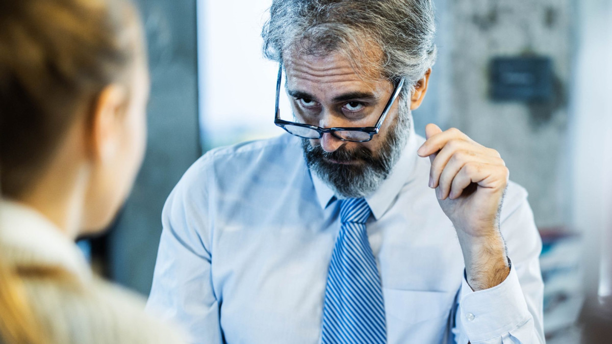 Sind Versicherungsmakler zu einem Jahresgespräch mit jedem Kunden verpflichtet?