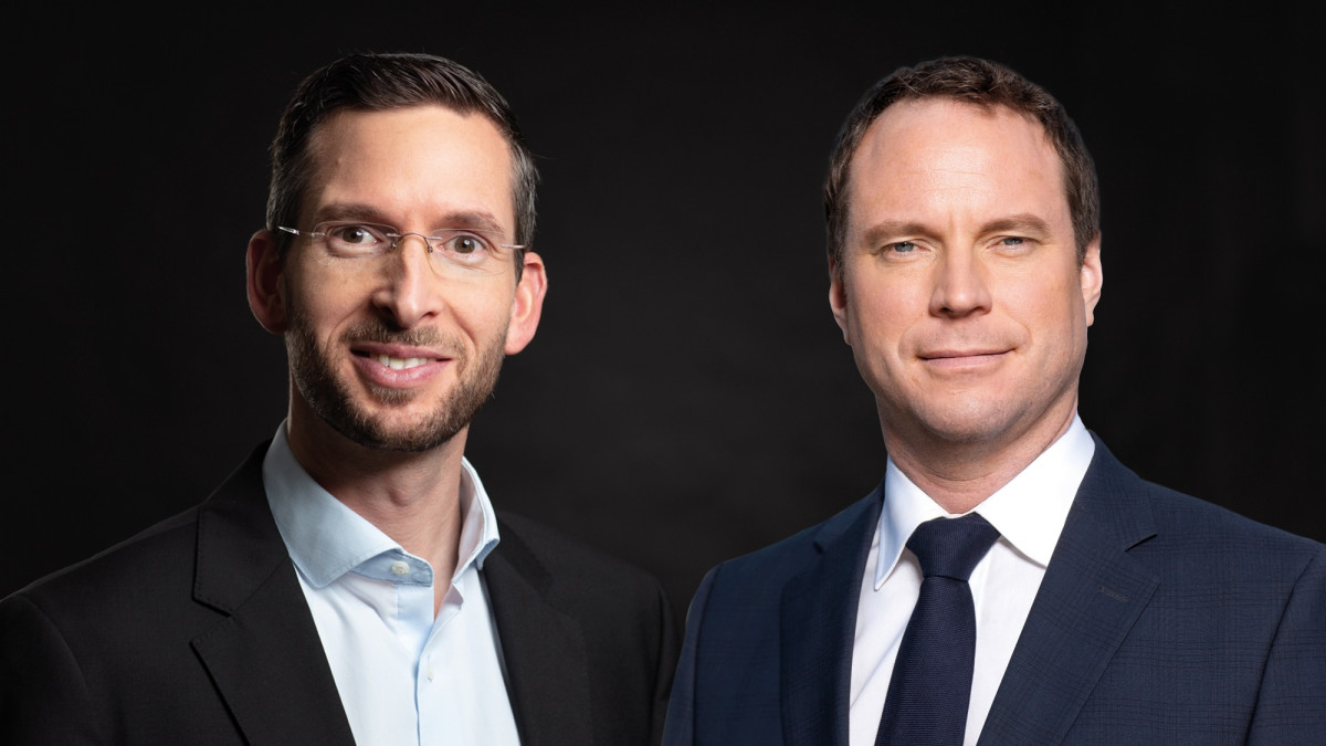 Michael Mohr, Globaler Leiter für passive Produkte, DWS und Simon Klein, Globaler Vertriebsleiter, DWS