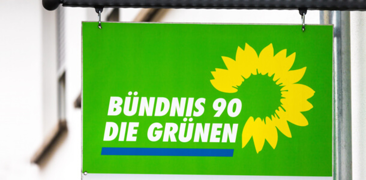Die Grünen hakten im Bundestag zum Thema Provisionsdeckel nach.