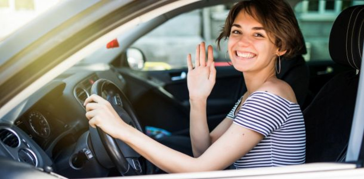 Im Geschäftsjahr 2019 sagten wieder zahlreiche Autofahrer „Tschüss“ zu ihrem Kfz-Versicherer. Ein Anbieter verlor sogar unter dem Strich knapp 300.000 Policen.