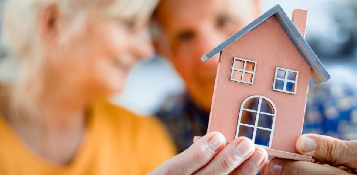 Wer sein Haus oder seine Eigentumswohnung verkauft, hebt diese Finanzreserve und erhält im Gegenzug eine stattliche Rente.