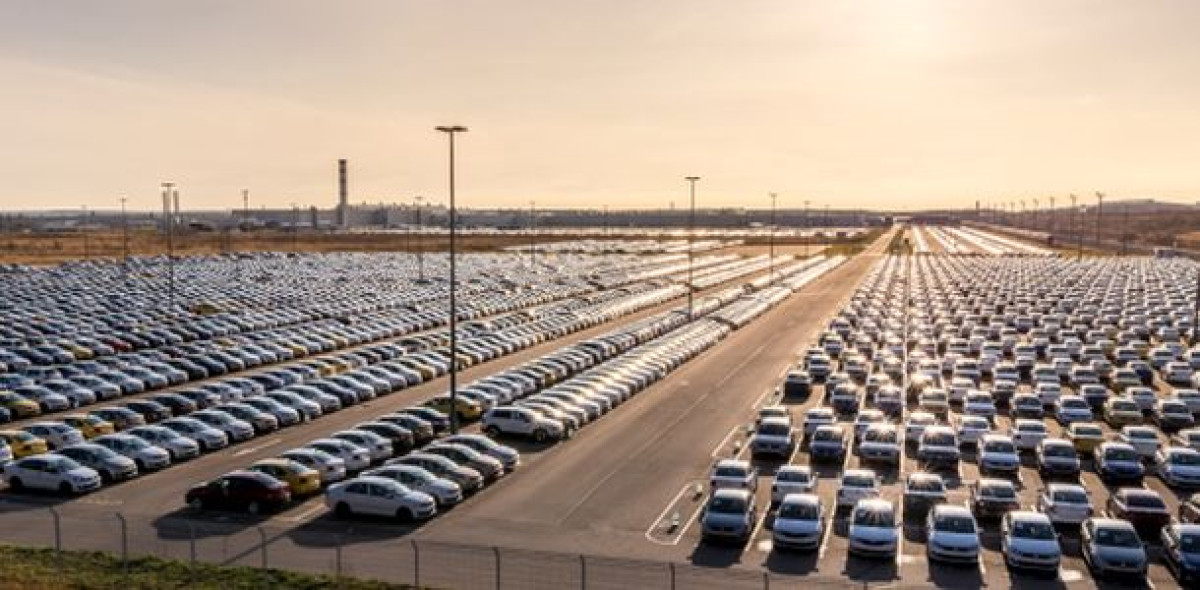 Zehn Kfz-Versicherer konnten im Geschäftsjahr 2019 um mindestens 100.000 Policen wachsen. Unter den Top Ten finden sich gleich drei Marken eines Konzerns wieder. Bild: Adobe Stock/Emelianov Evgenii