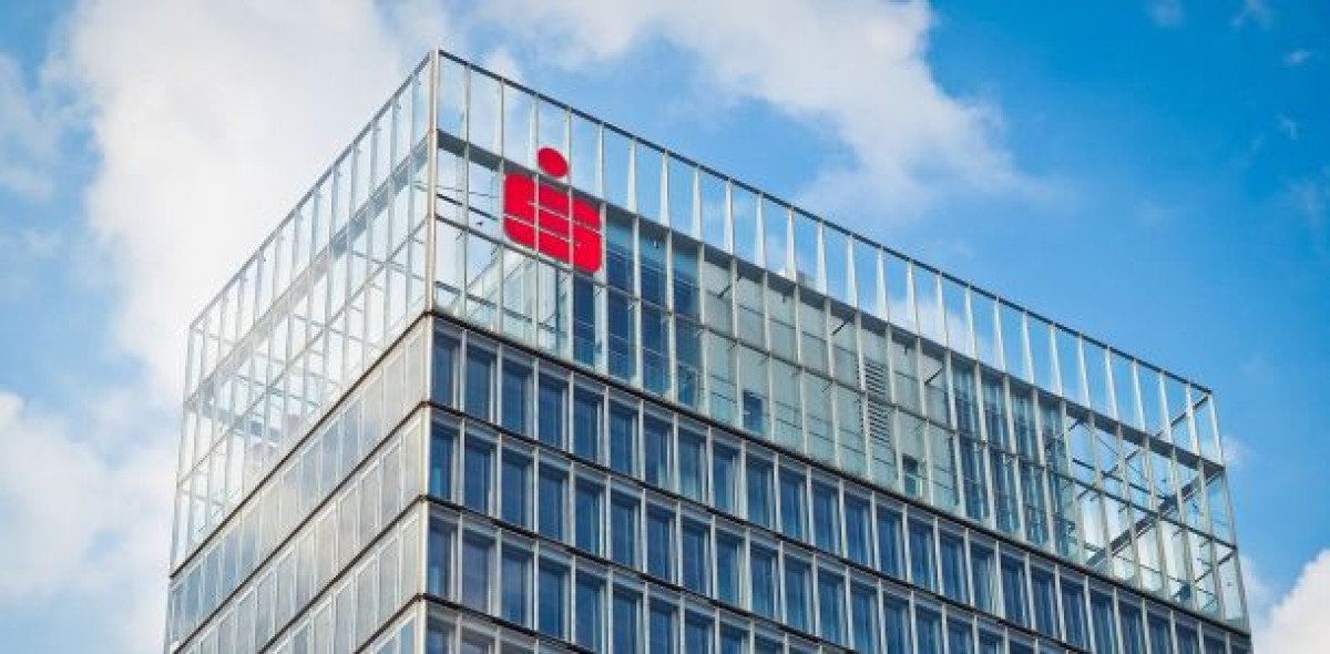 Die Zinsanpassungsklauseln vieler Sparkassen sorgen für Ärger bei ihren Kunden. Nun wird bald der BGH ein Urteil zur Praxis der Geldhäuser bei den Prämiensparverträgen sprechen. Bild: Pixabay/MichaelGaida