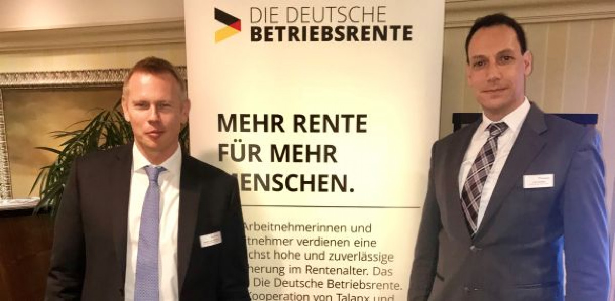 Als Zielrente sind 30 bis 50 Prozent mehr Rente als mit klassischer bAV und deren Garantien möglich, haben Fabian von Löbbecke (links) und Lars Golatka vorgerechnet.