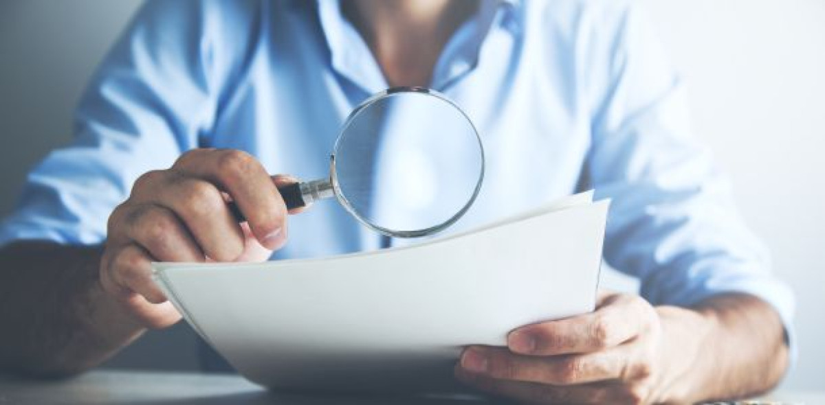 Erst gestern wurde der Ampel-Koalitionsvertrag vorgelegt. Die Branchenverbände AfW, BVK, VOTUM und GDV haben ihn bereits bezüglich Auswirkungen auf Versicherungs- und Finanzanlagenvermittler unter die Lupe genommen. Bild: Adobe Stock/Tiko