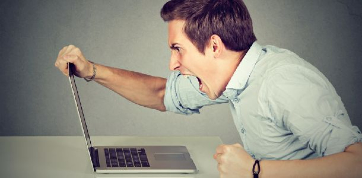 Laut einer Umfrage unter knapp 600 Maklern sorgen die Maklerportale vieler Versicherer regelmäßig für Verzweiflung bei den unabhängigen Vermittlern. Nur zwei Angebote können aktuell mehrheitlich überzeugen. Bild: Adobe Stock/pathdoc