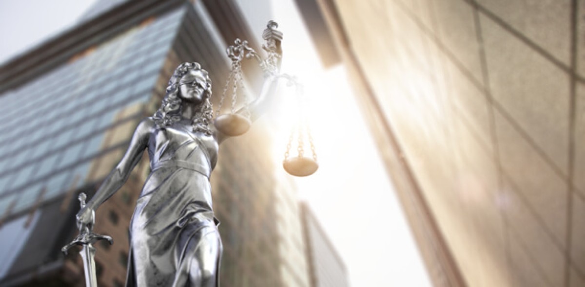 Nicht nur in der gesetzlichen, auch in der privaten Unfallversicherung müssen immer wieder Leistungsfälle vor Gericht entschieden werden.