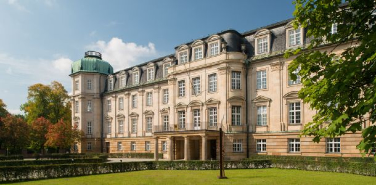 Die Art der Auszahlung einer bAV hat steuerliche Folgen. Der Bundesgerichthof (Foto) ließ ermäßigte Besteuerung für eine Einmalzahlung aus Entgeltumwandlung zu. Bild: BFH/daniel_schvarcz