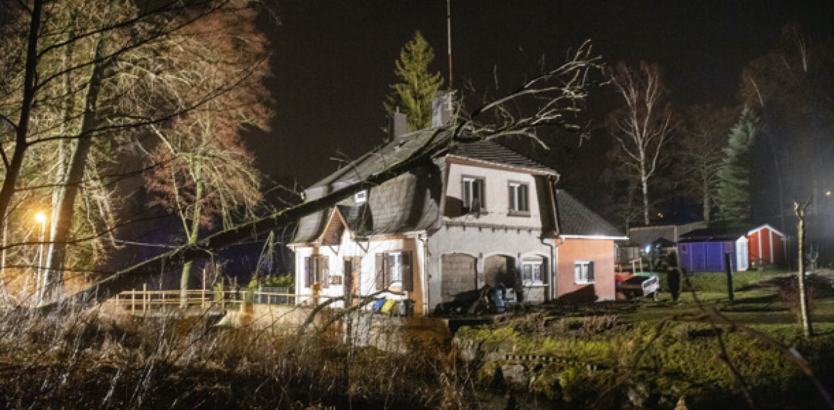 Wann ist ein Schaden am Haus vom Leistungsumfang der Wohngebäudeversicherung abgedeckt? Hierüber herrschen häufig unterschiedliche Ansichten.