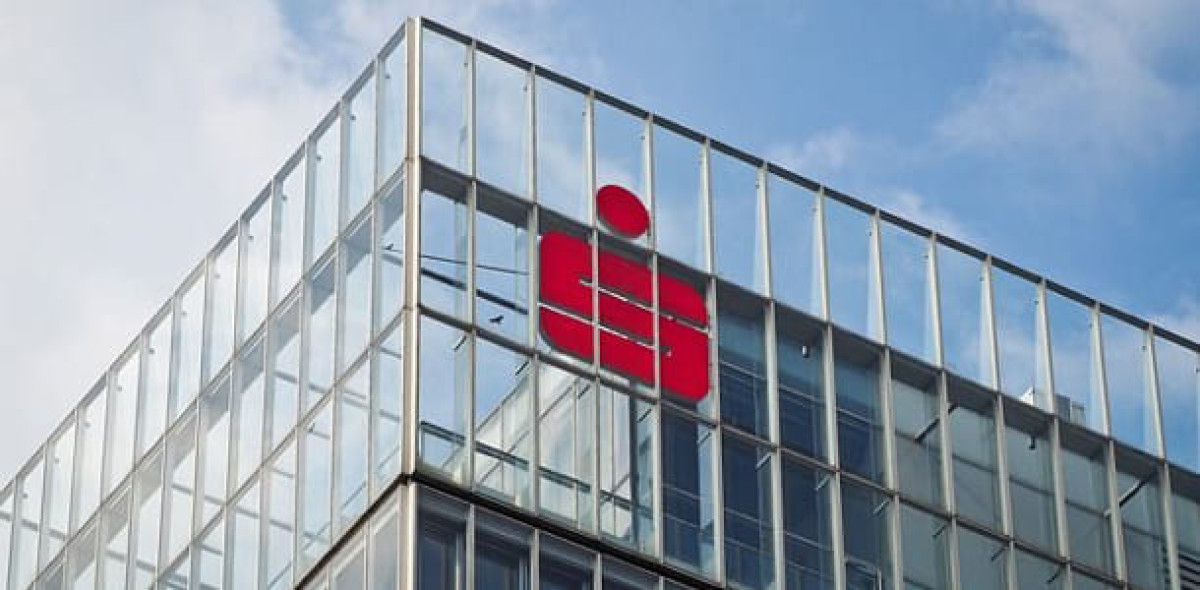 Die Sparkasse Nürnberg wurde nun vom vzbv verklagt. Nicht der erste juristische Schlagabtausch von Verbraucherschützern und Sparkassen in diesem Jahr.