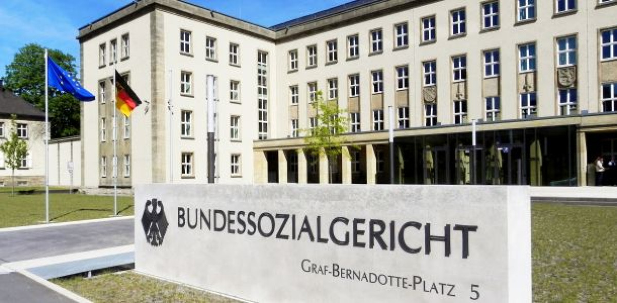 Eine Frau zog im Kampf um die Beitragsfreiheit für die Kapitalleistung aus ihrer Direktversicherung bis vor das Bundessozialgericht. Dessen Urteil passt in die aktuelle Debatte um die Doppelverbeitragung von Betriebsrenten.