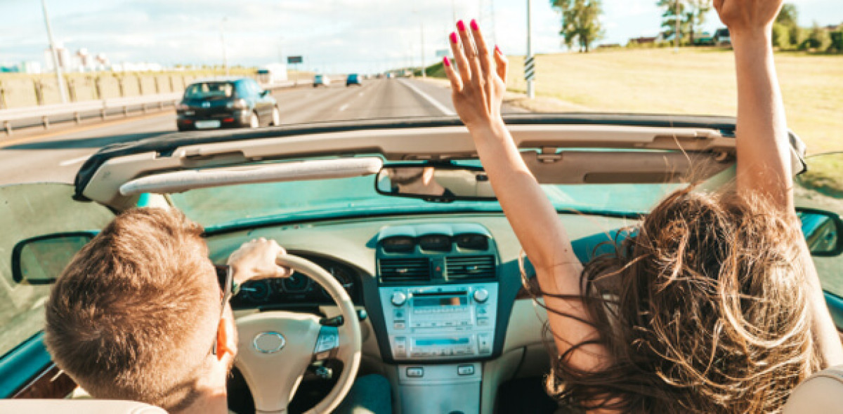 Die Kfz-Versicherung ist für Makler das ganze Jahr interessant.Bild: Adobe Stock/halayalex