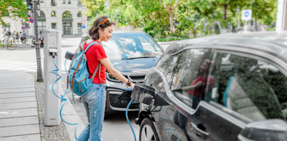 Was leisten nachhaltige Kfz-Versicherungen? Bild: Adobe Stock/EdNurg