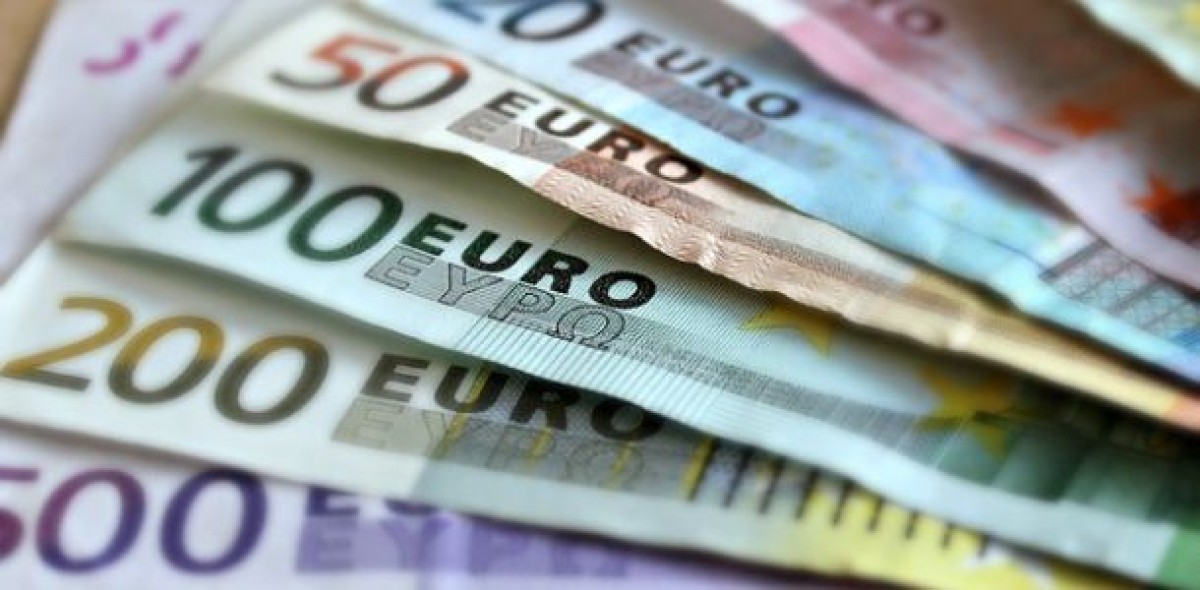 10.000 Euro, bar auf die Hand. Was die Deutschen damit anfangen würden, zeigt eine aktuelle Umfrage.