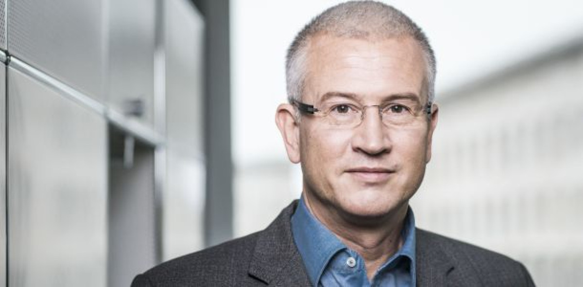 Peter Holmstoel, Leiter Kriminalitätsbekämpfung beim GDV, sieht neben KI und Big Data auch in der Aufklärung über die Folgen ein hilfreiches Mittel bei der Betrugsbekämpfung.