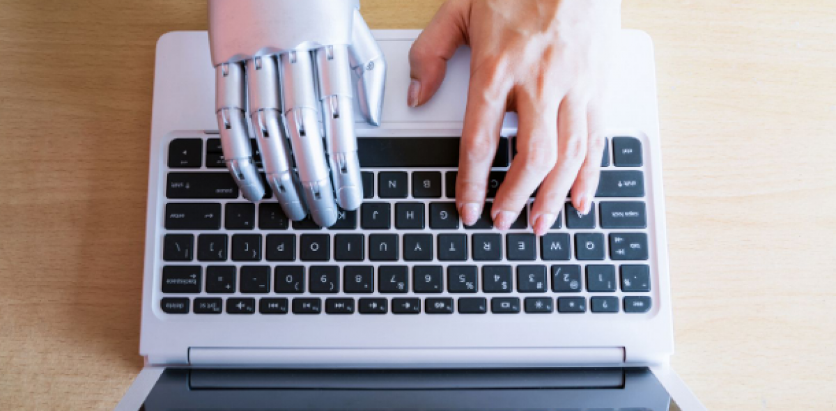 Robo-Advisor traten an, um menschliche Berater in der Vermögensverwaltung zu ersetzen. Nun ziehen sich zwei große Player mangels Erfolg auf ihre Heimatmärkte zurück. Bild: Adobe Stock/sompong_tom