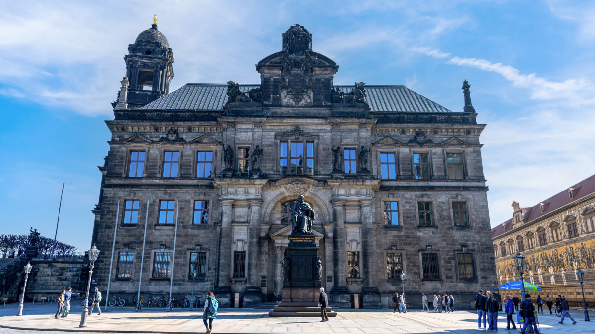 Fassade des Oberlandesgerichts Dresden