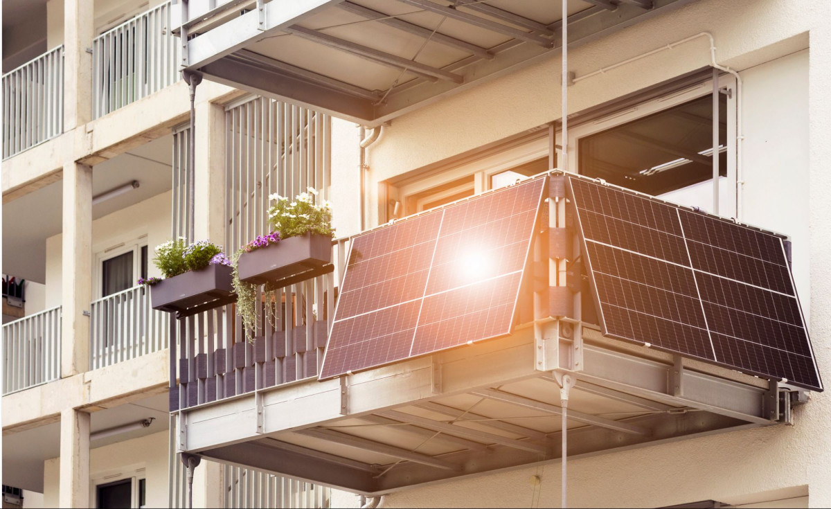 Balkonkraftwerke künftig über Hausratversicherung abgedeckt