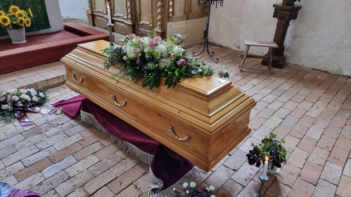 Sarg in einer Kirche