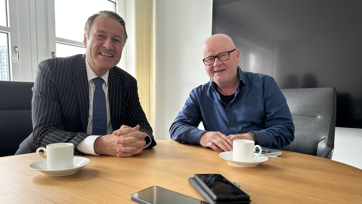 Hanse-Merkur-Chef Eberhard Sautter im Gespräch mit procontra-Redakteur Achim Nixdorf