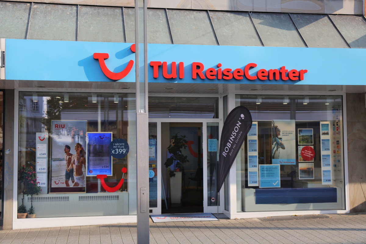 Bild von einem TUI Reisecenter in einer Stadt
