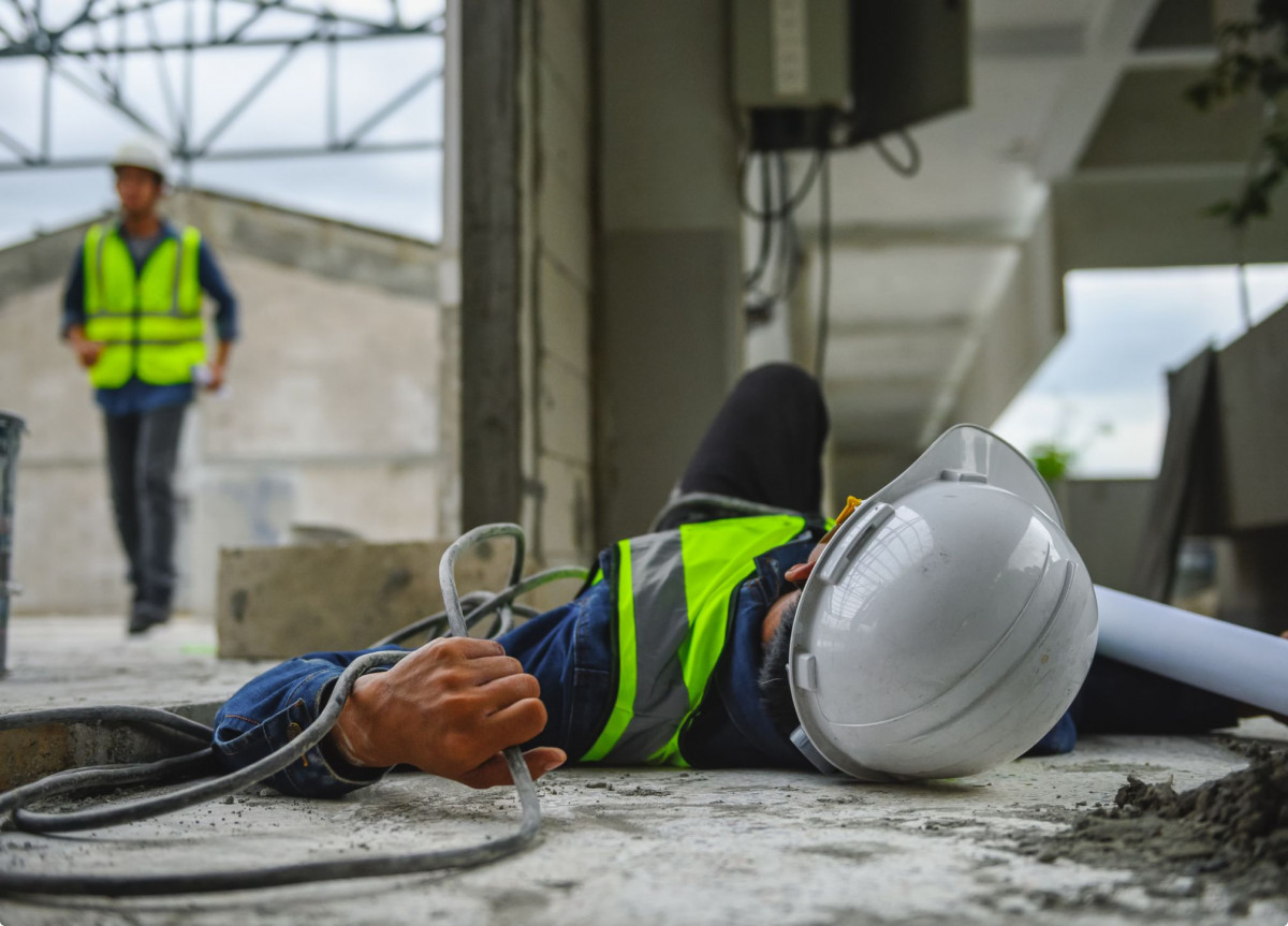 Ein Arbeiter hat sich auf einer Baustelle verletzt