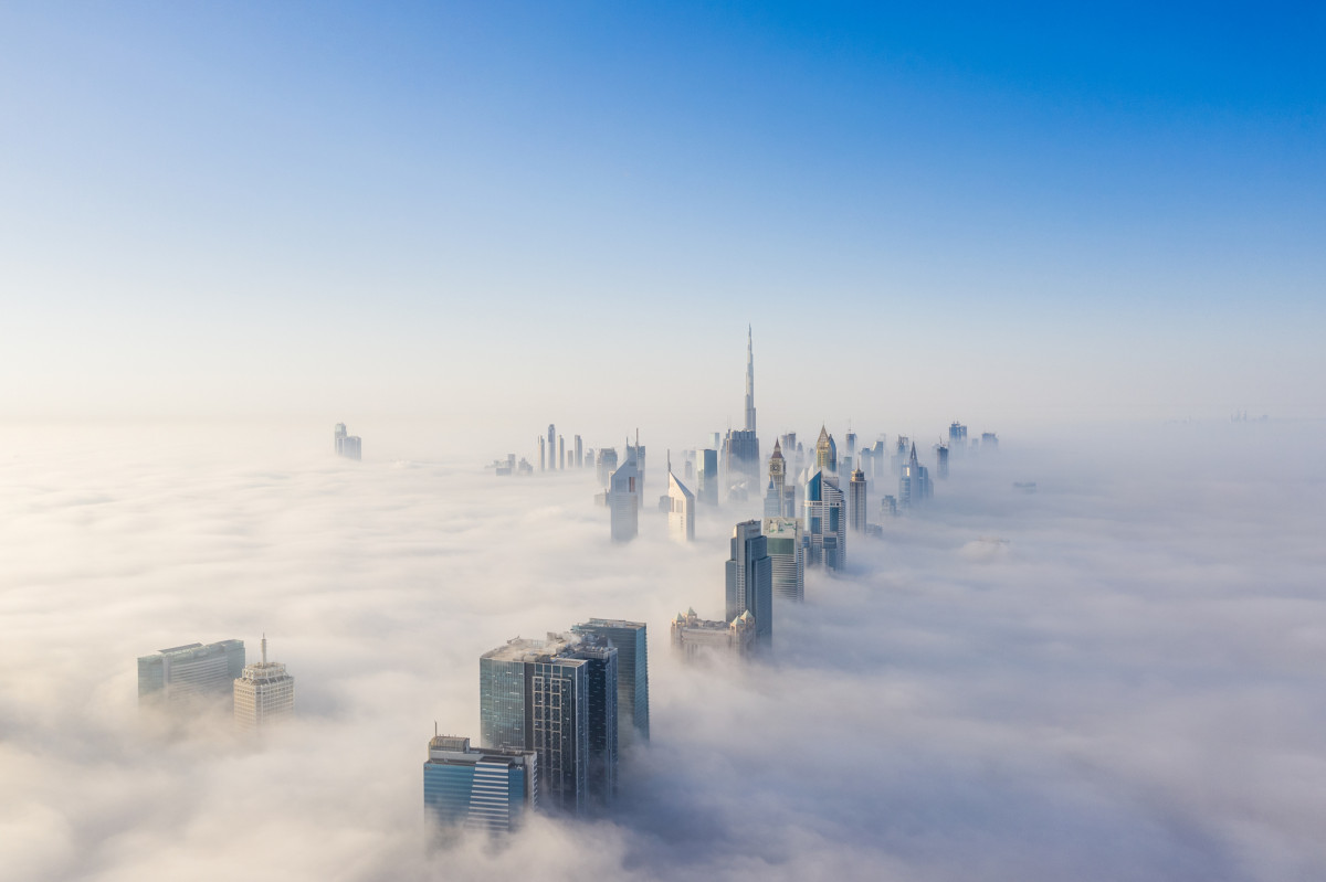 Wolkenkratzer im Nebel