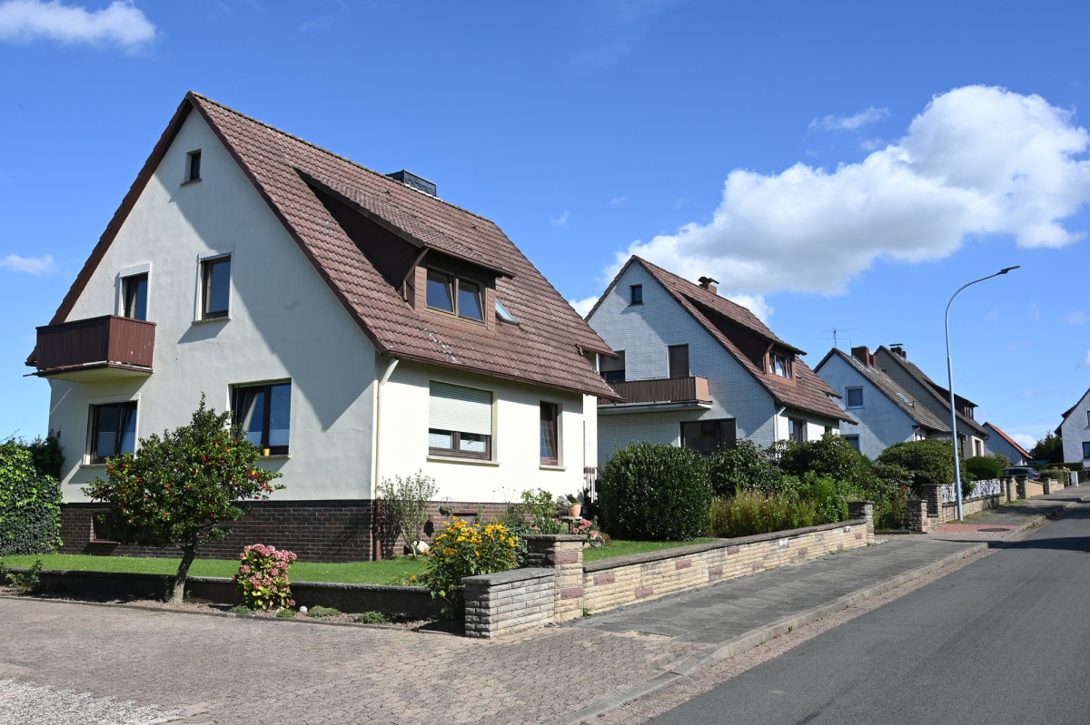 Straße mit Einfamilienhäusern