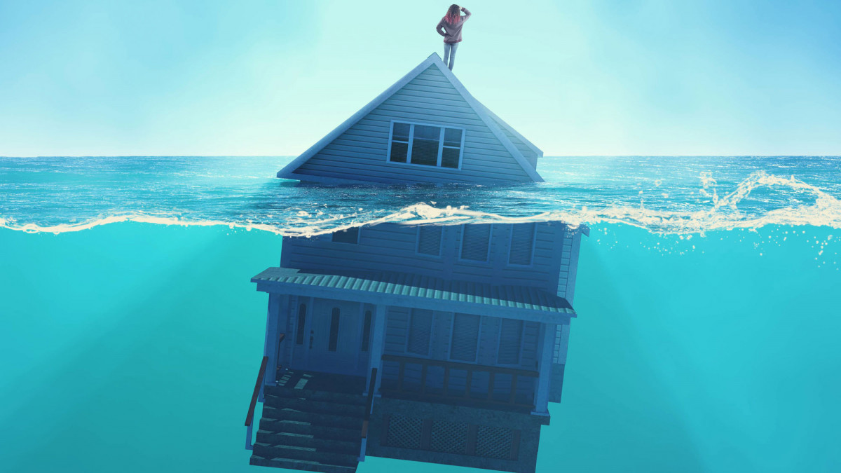 Im Wasser untergehendes Haus